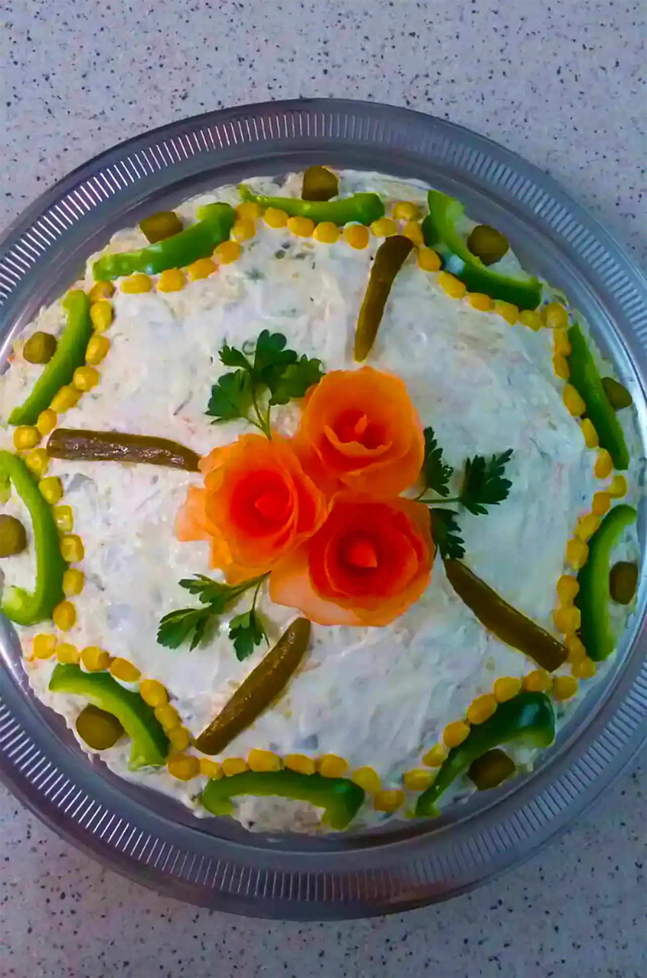 تزیین سالاد الویه