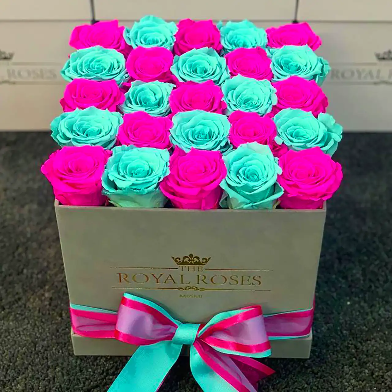 باکس گل هدیه روز زن