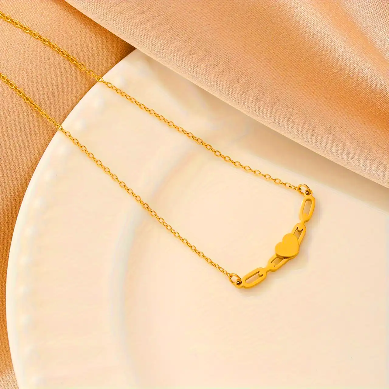 گردنبند طلا با طرح قلب