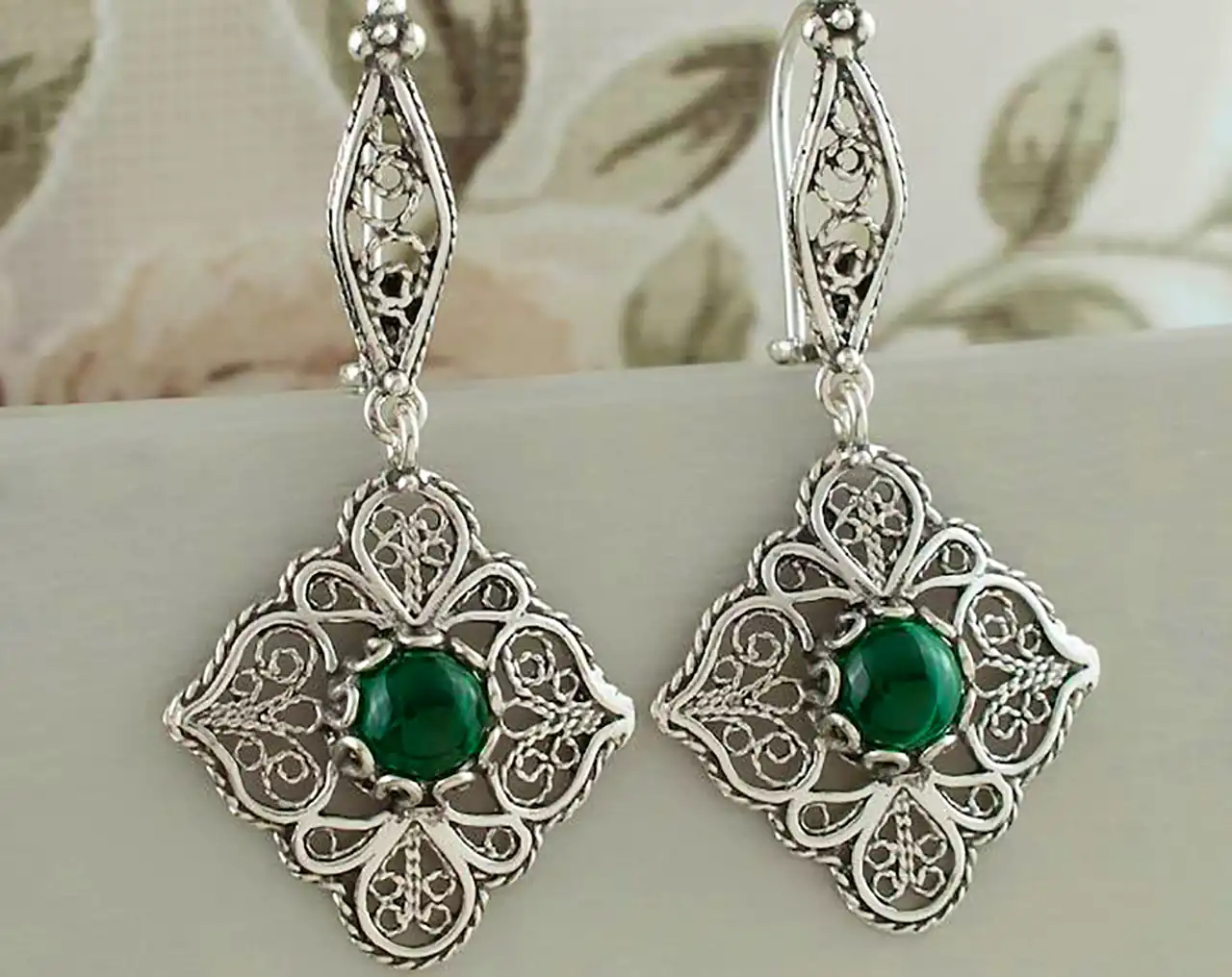 گوشواره نقره نگینی