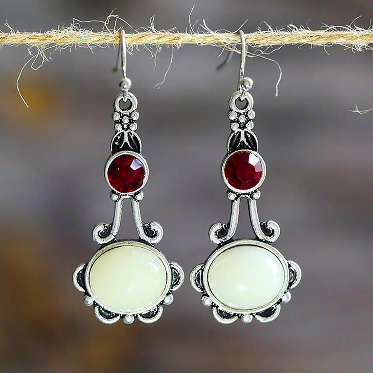 گوشواره نقره نگینی