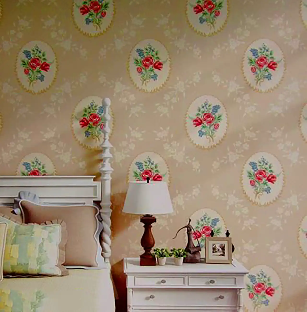 کاغذ دیواری طرح دار