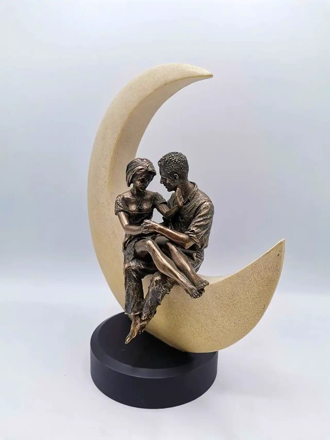 مجسمه دوتایی مینیمال و رومانتیک