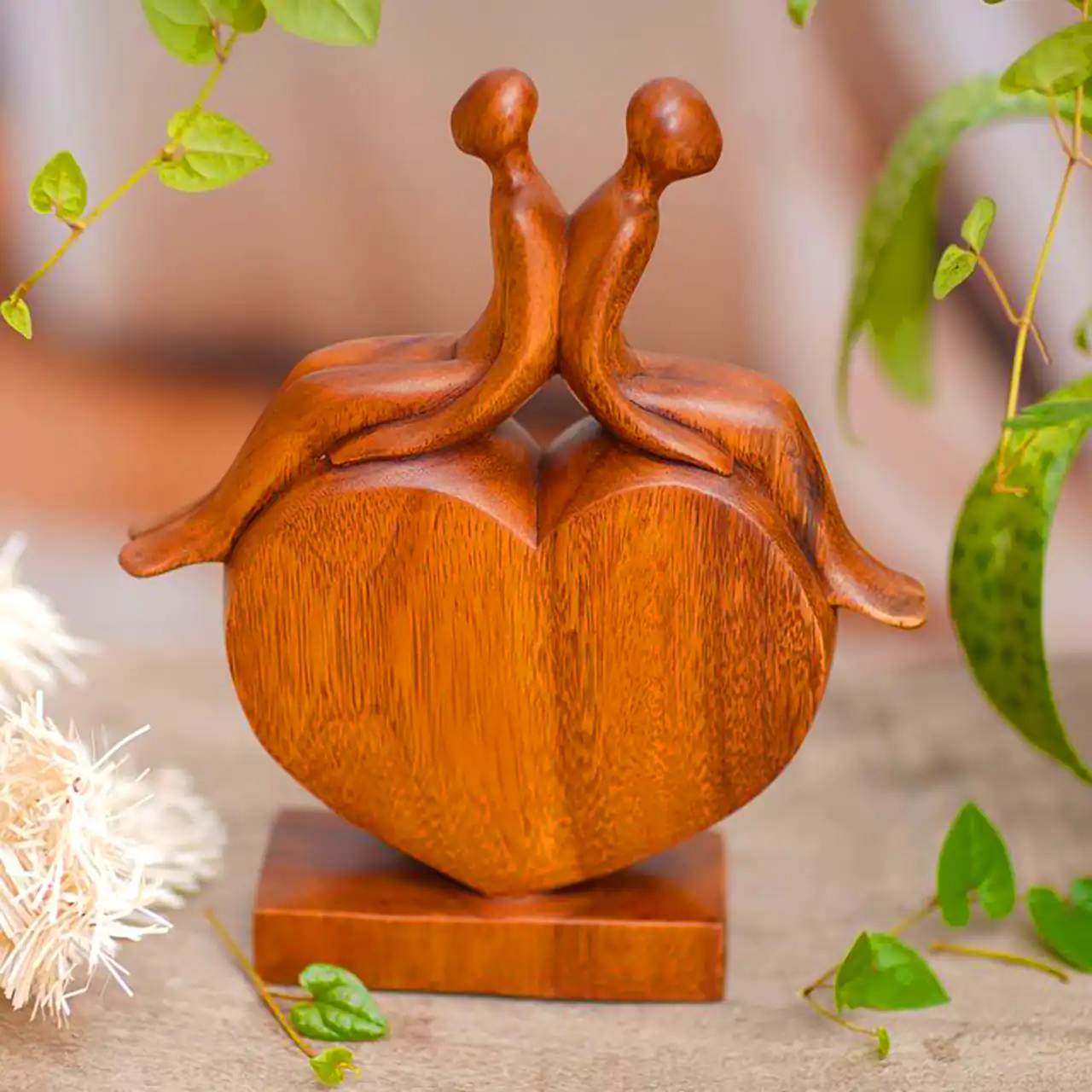 مجسمه دوتایی مینیمال و رومانتیک