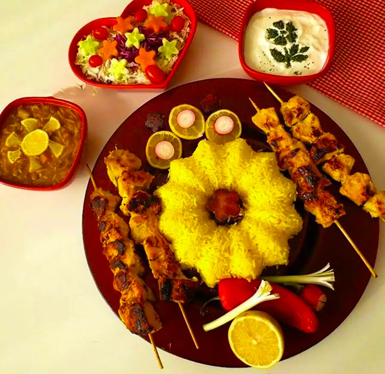 سرو جوجه مهمونی