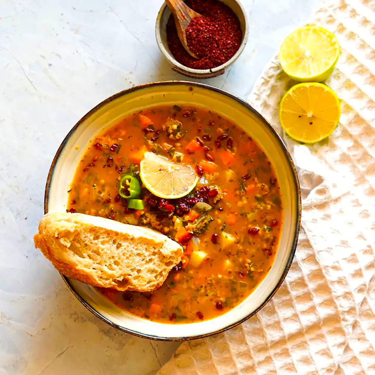 تزیین رستورانی سوپ جو