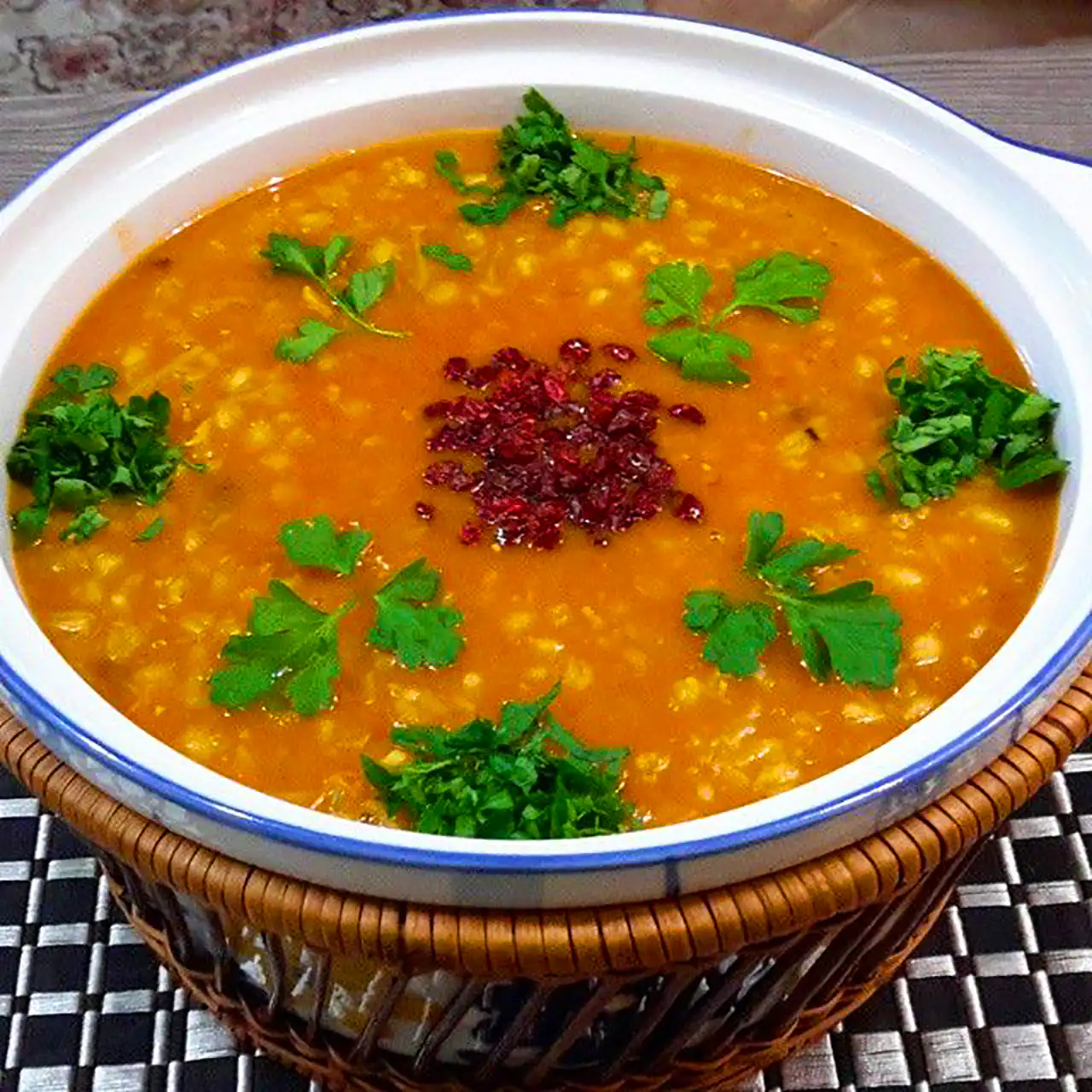 تزیین رستورانی سوپ جو