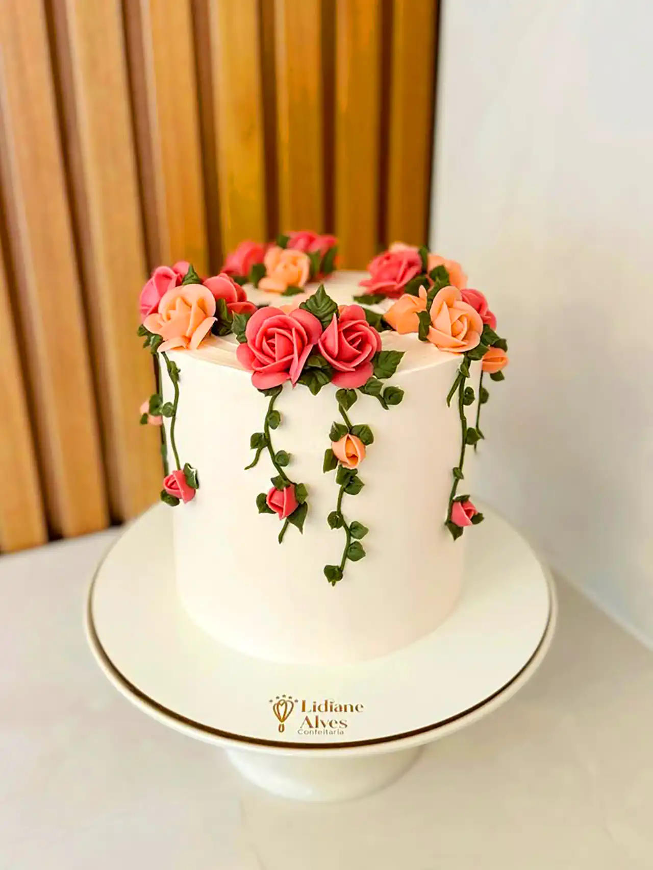 کیک تولد استوانه ای