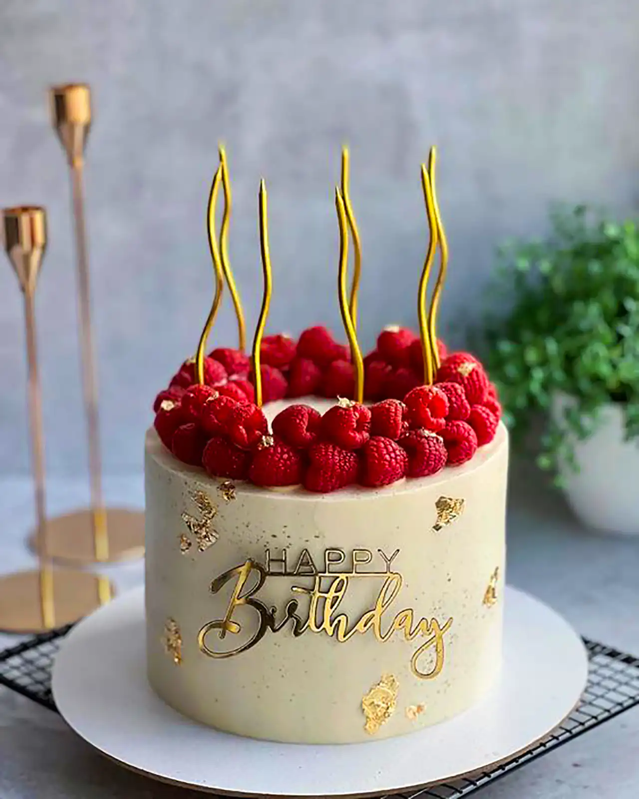 کیک تولد استوانه ای