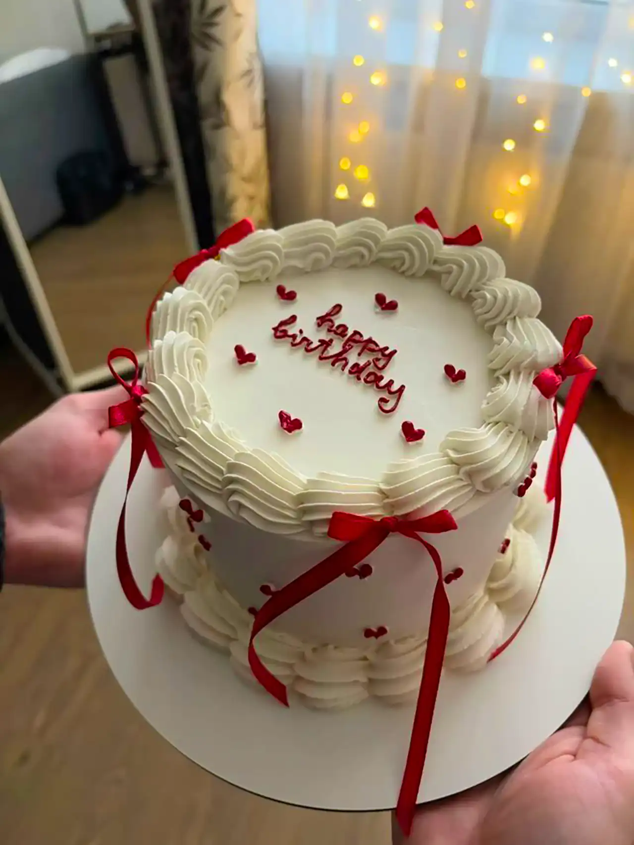 کیک تولد استوانه ای