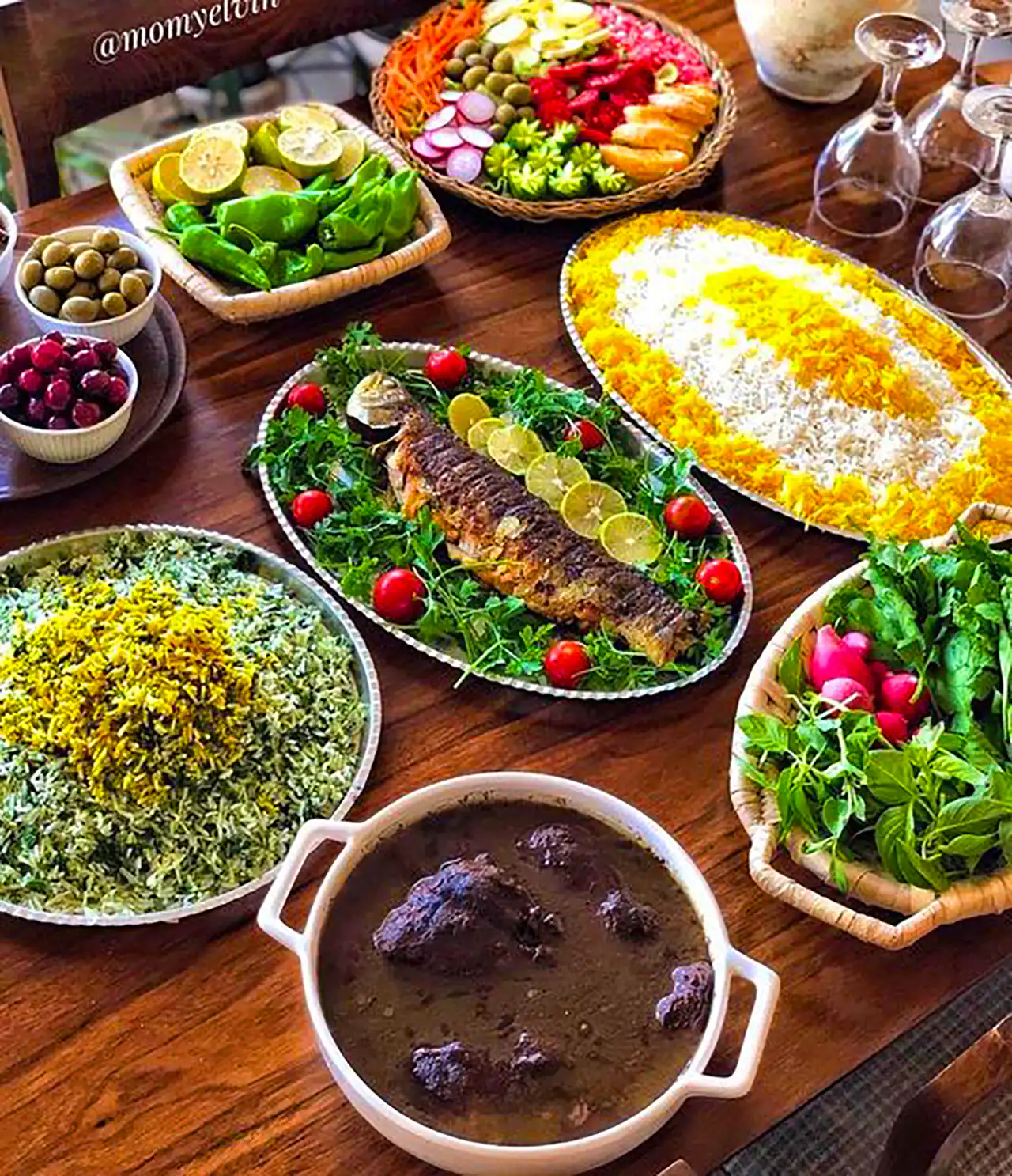 میز شام برای مهمانی