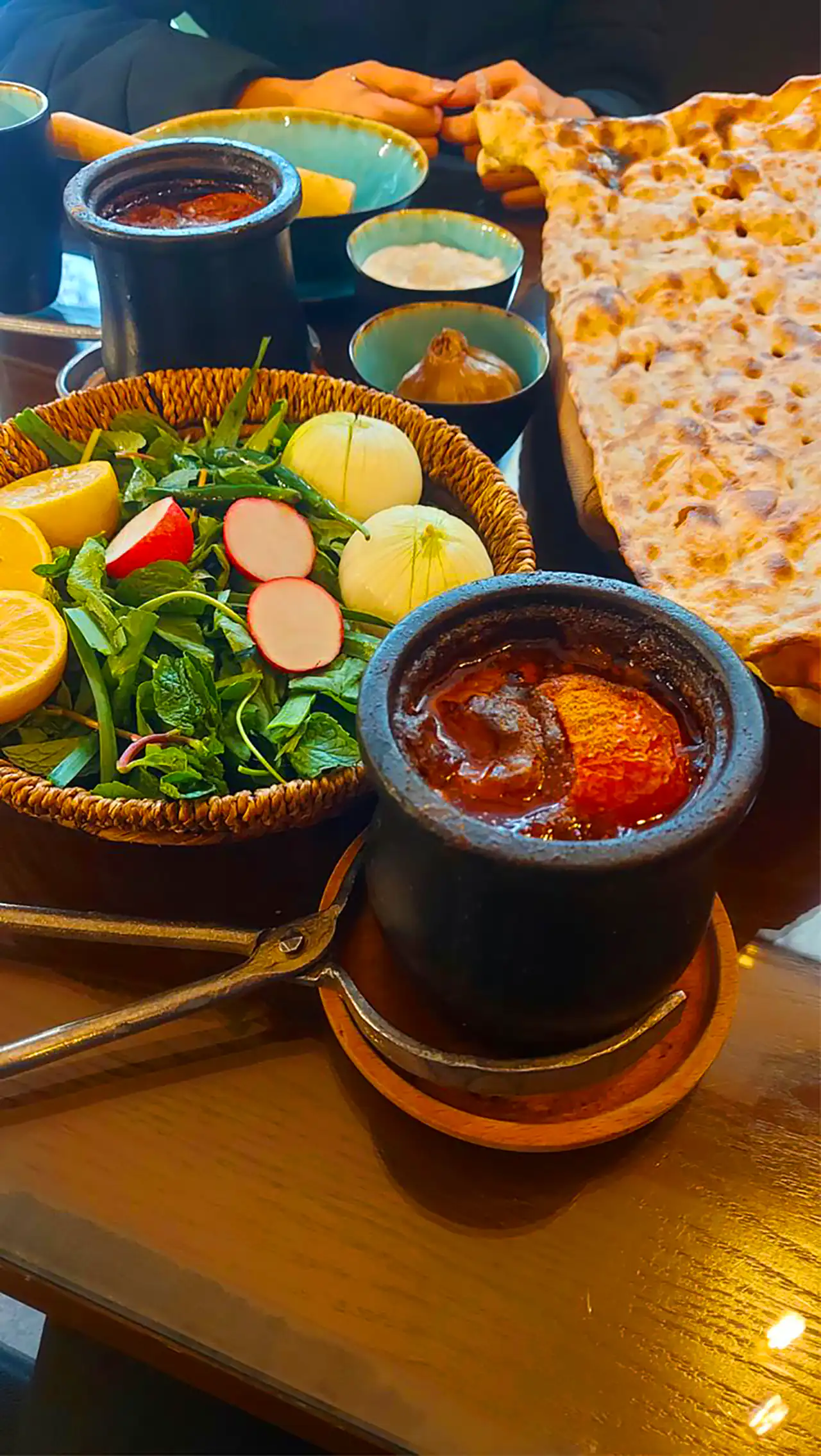 سرو دیزی سنگی سنتی